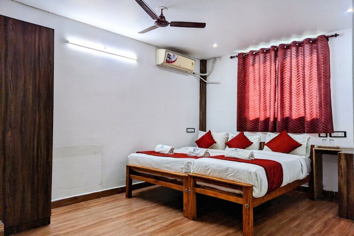 Room 10 of 12
