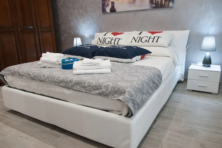 Room 2 of 16