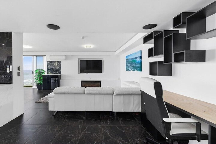 Room 6 of 18