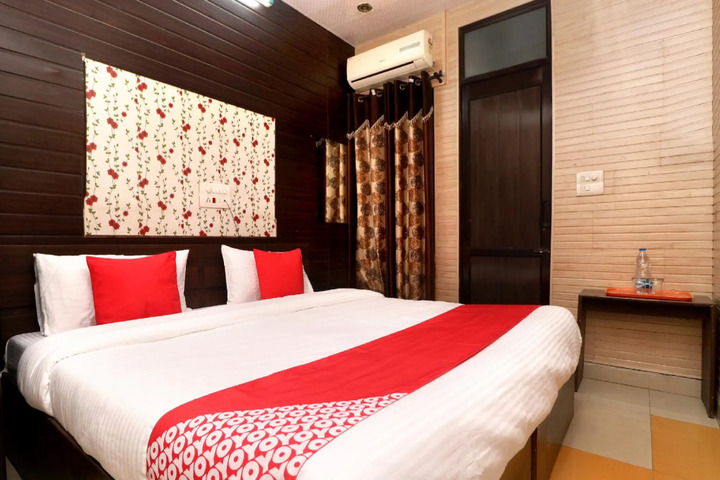 OYO 28162 HOTEL DR PLAZA