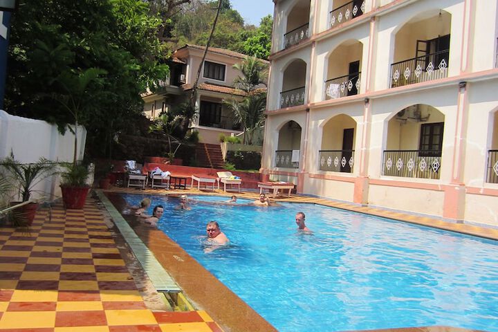 Hotel with Pool