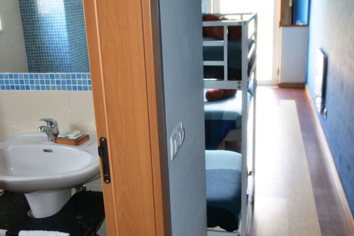 Room 10 of 65