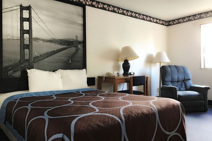 Queen Bed Accessible (4 of 7)