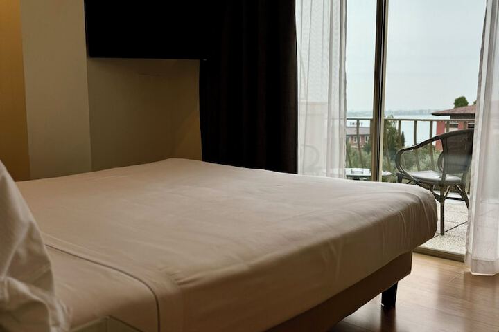 Room 44 of 112