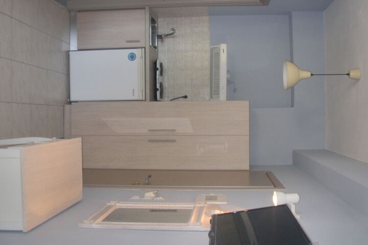 Room 12 of 83
