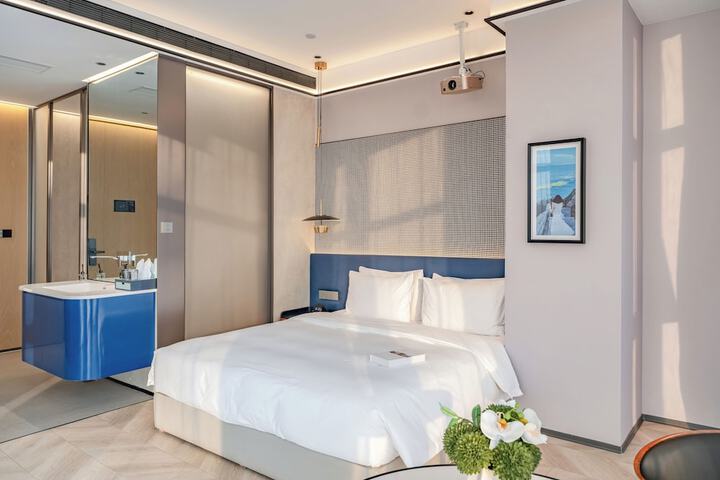 Room 10 of 40
