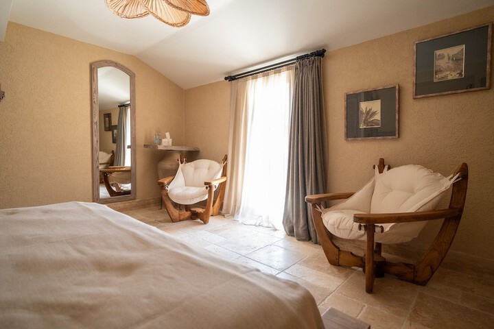 Room 2 of 38