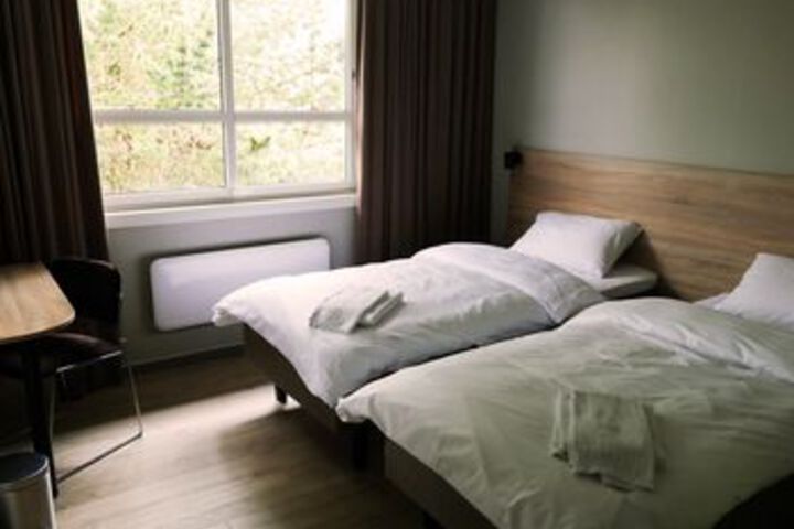 Room 42 of 59