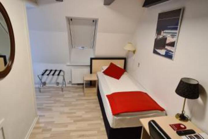 Room 2 of 5