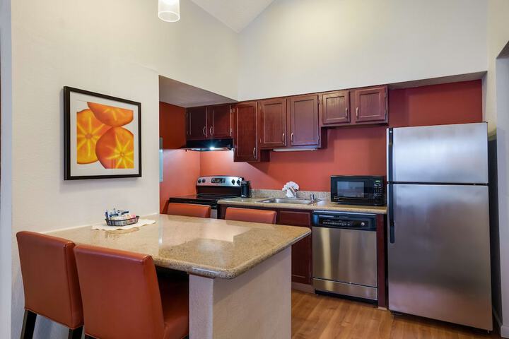 Accessible Suite King Bed Mobility Accessible Bathtb Sofa Bed Fullkt Full Breakfast (8 of 41)
