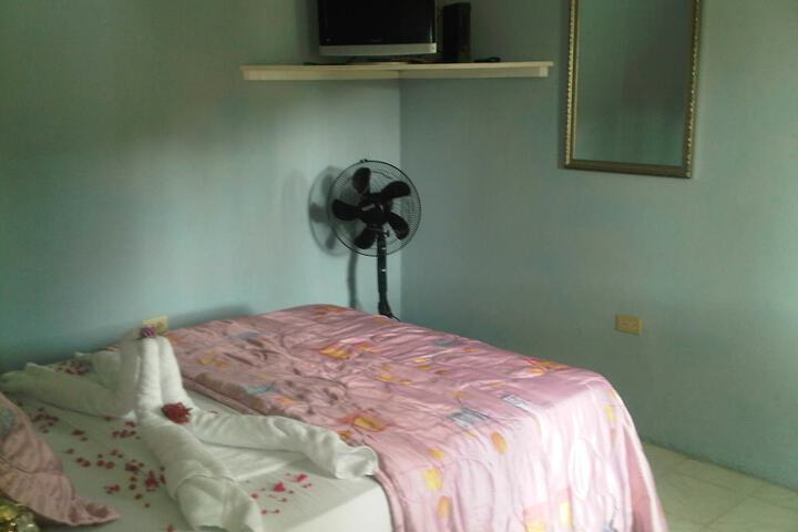 Room 6 of 33