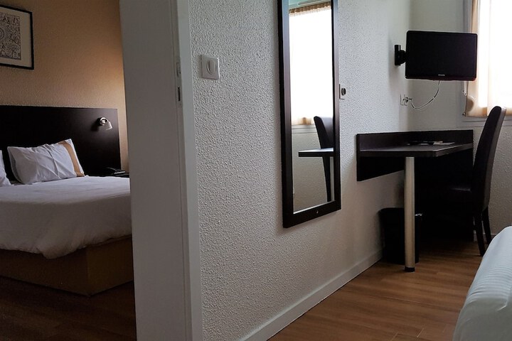 Room 18 of 29