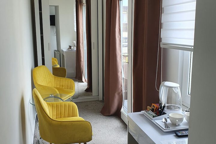 Room 33 of 60