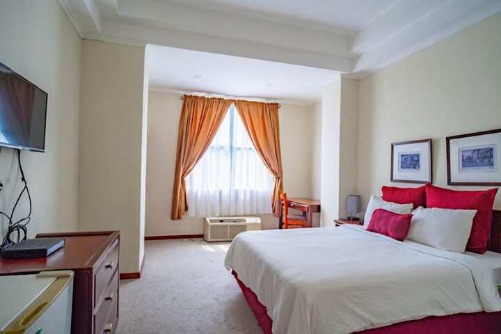 Room 7 of 18