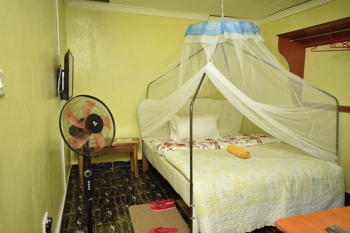 Room 6 of 30