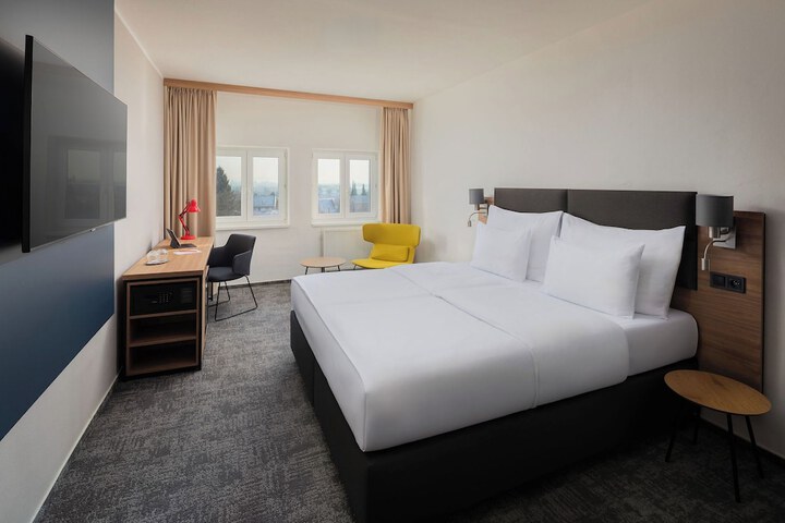 Room 17 of 48