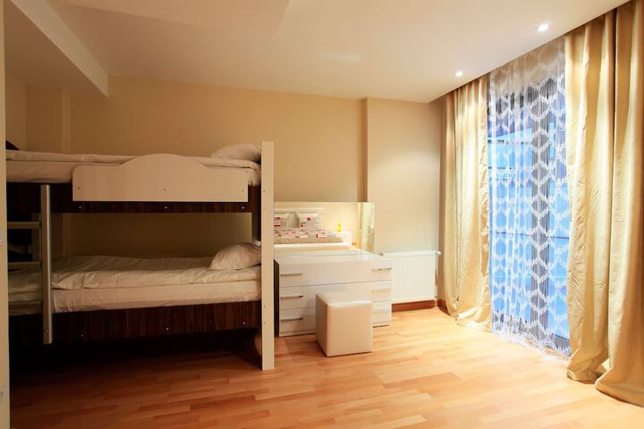 Room 12 of 74