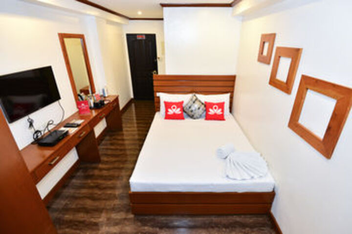 Room 11 of 24