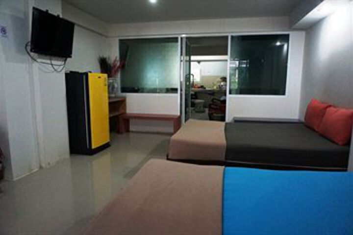 Room 3 of 8
