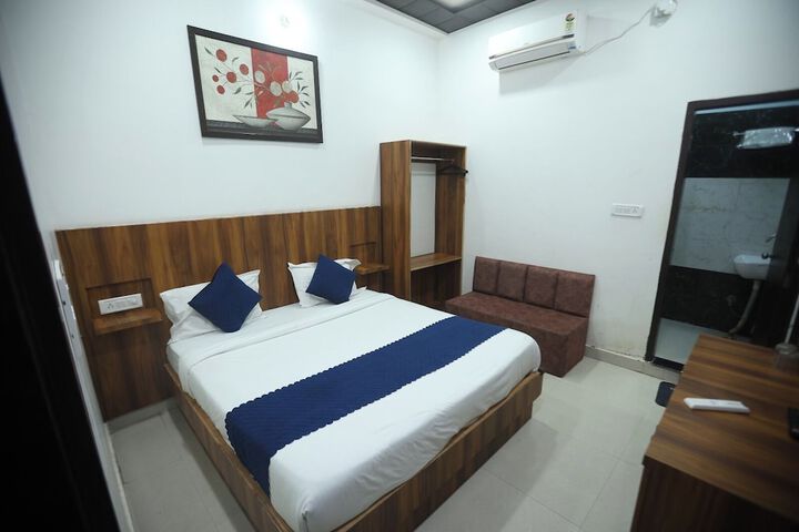 Room 2 of 16