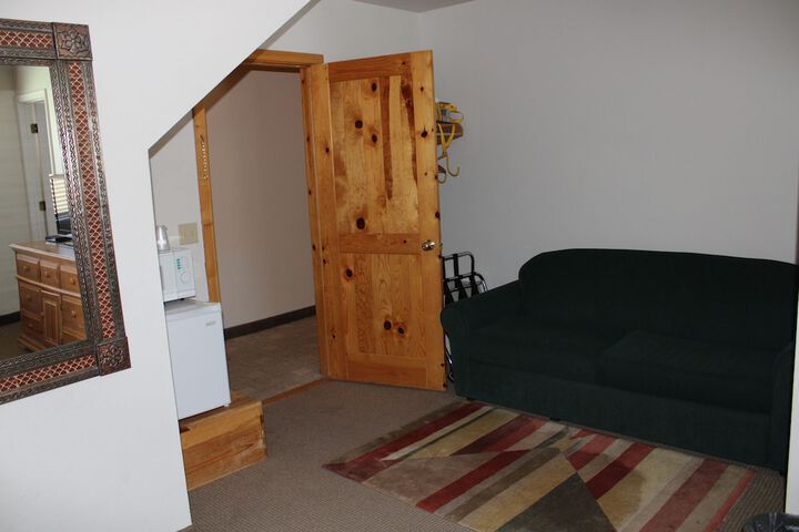 Room 18 of 104