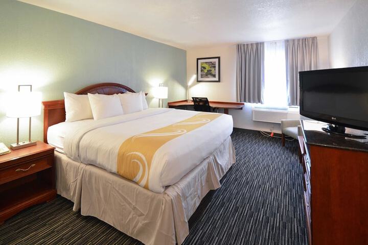 1 King Bed (27 of 30)
