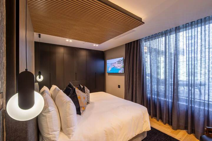 Room 43 of 143