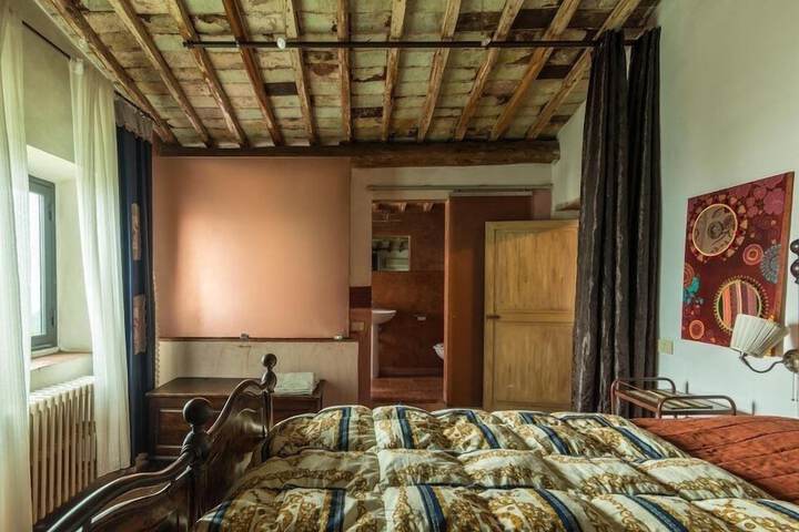 Room 2 of 71