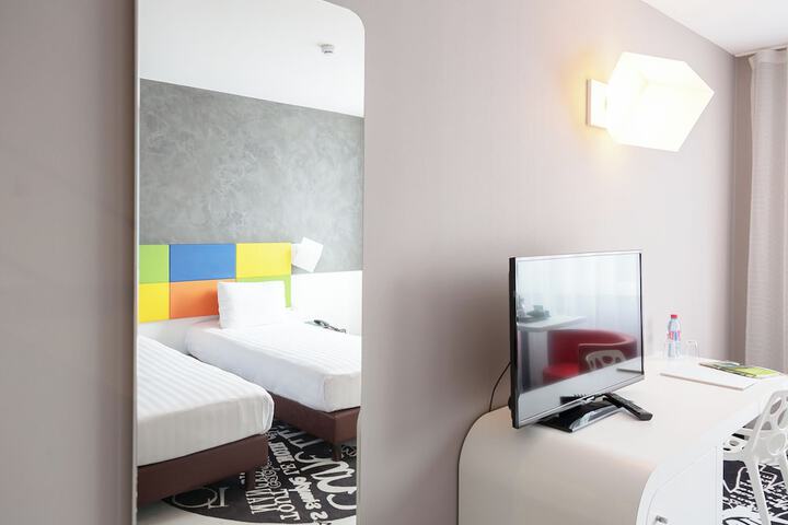 Room 13 of 29