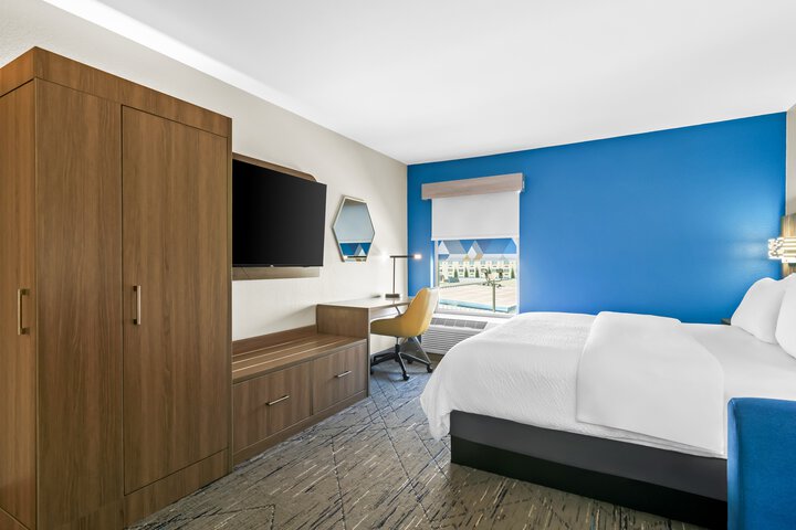 Room 14 of 102