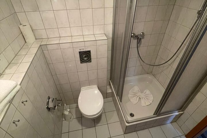 Room 26 of 46
