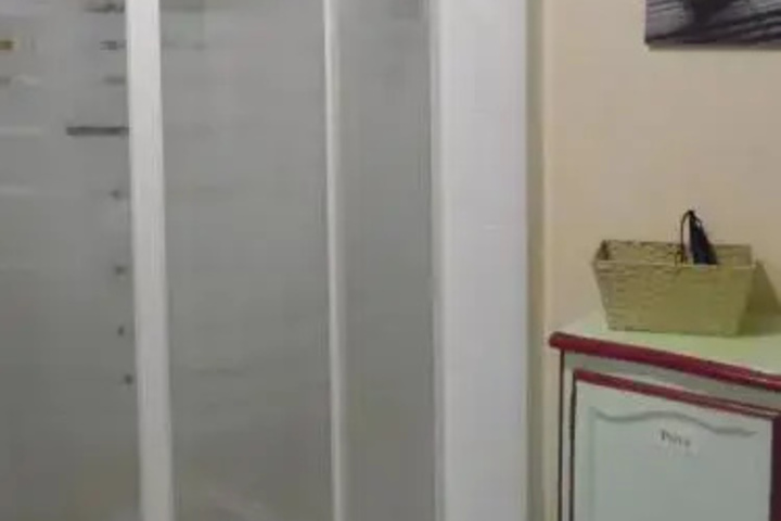 Room 9 of 11