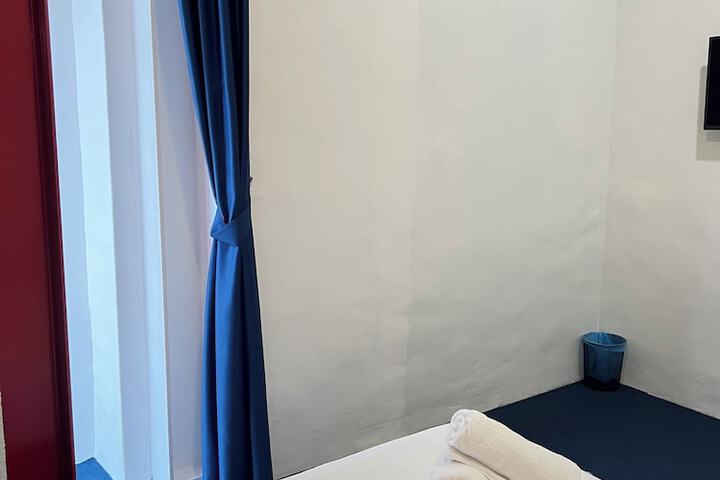 Room 84 of 122