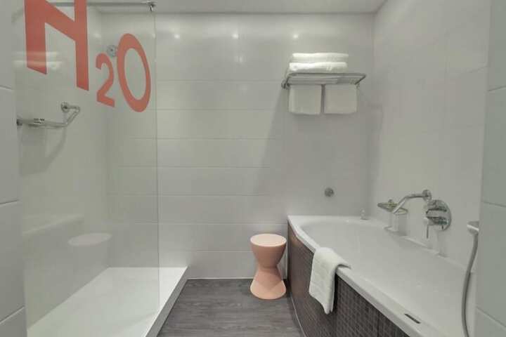 Room 29 of 46
