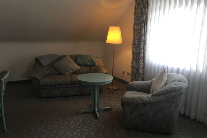 Room 10 of 17