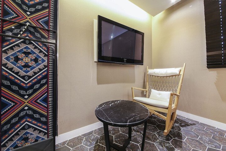 Room 9 of 48