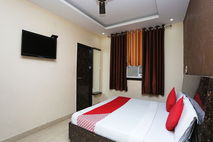 Room 7 of 32