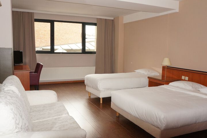 Room 11 of 23