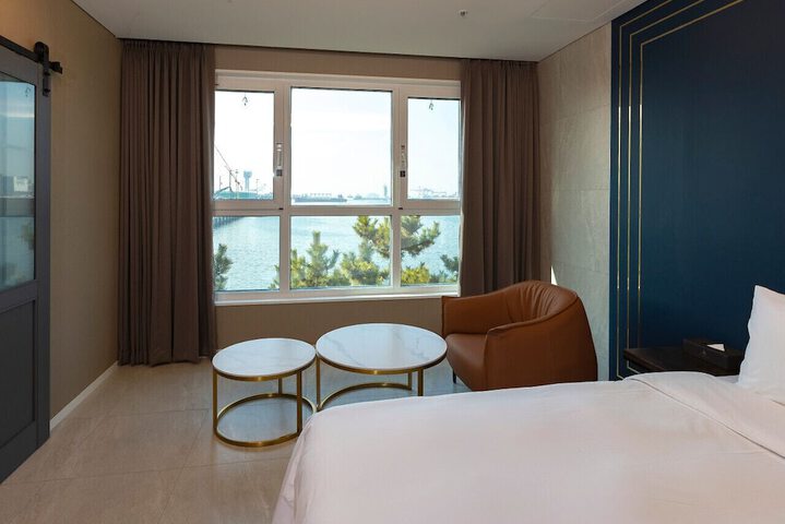 Room 42 of 140