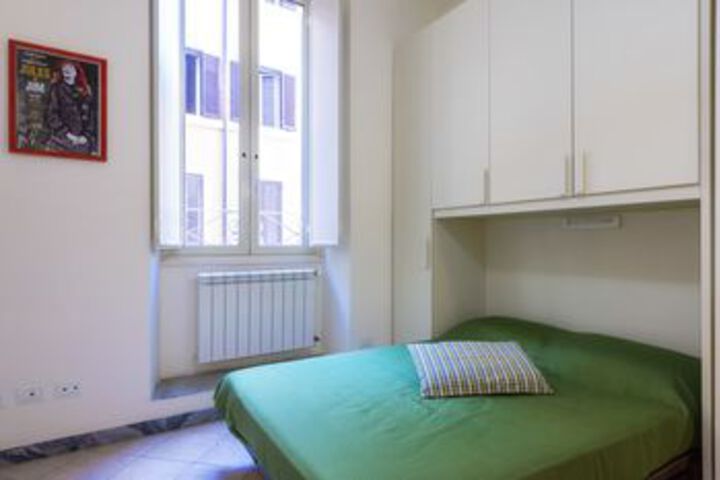 Room 6 of 12