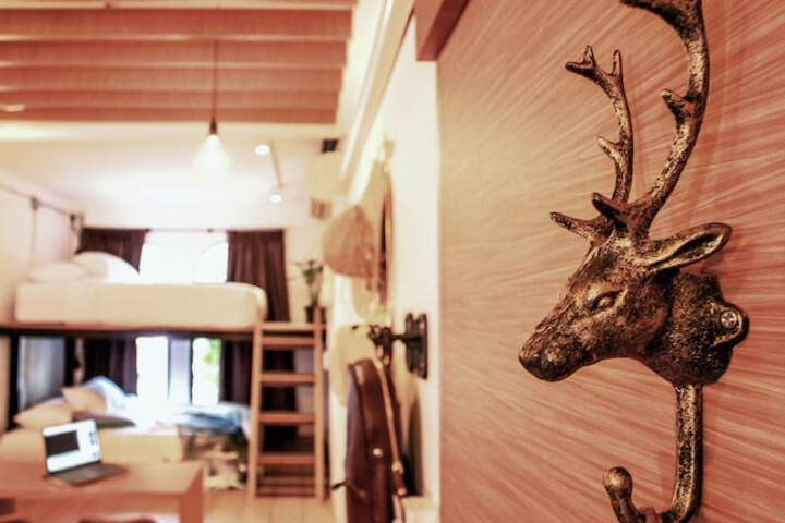 Room 27 of 108
