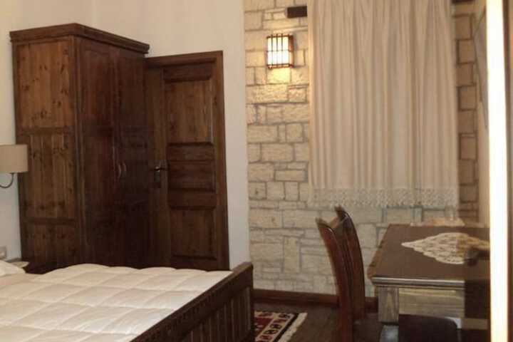Room 4 of 20