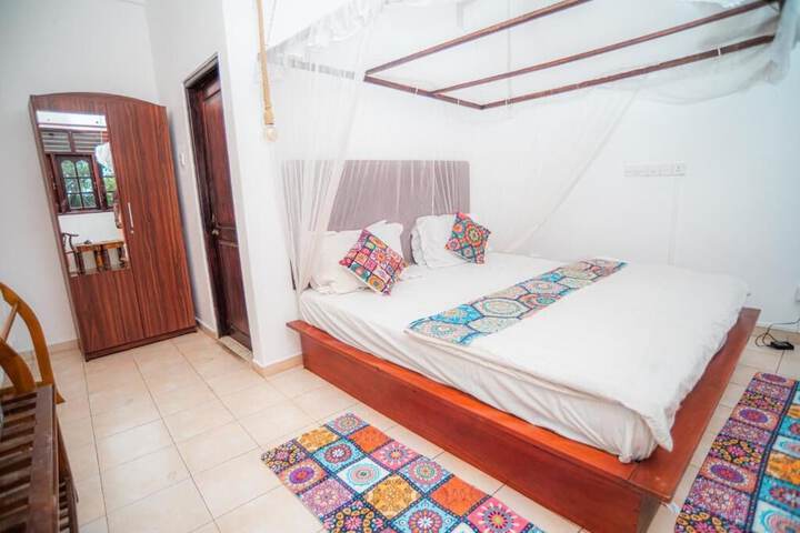 Room 2 of 7