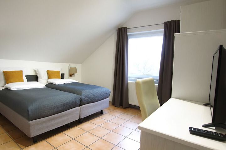 Room 90 of 136
