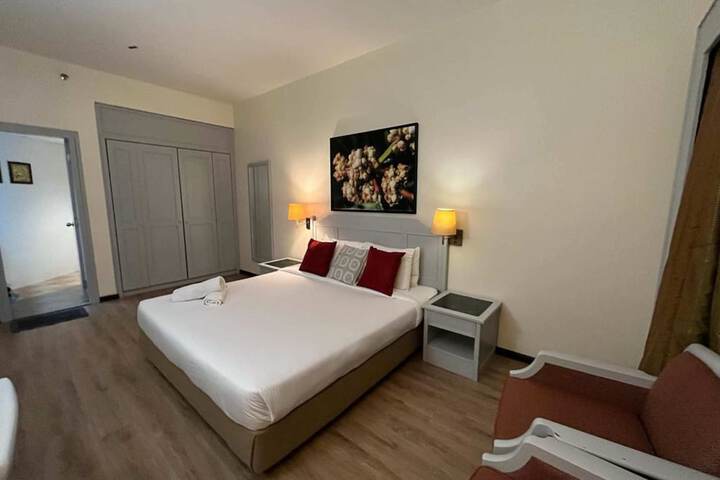 Room 19 of 650