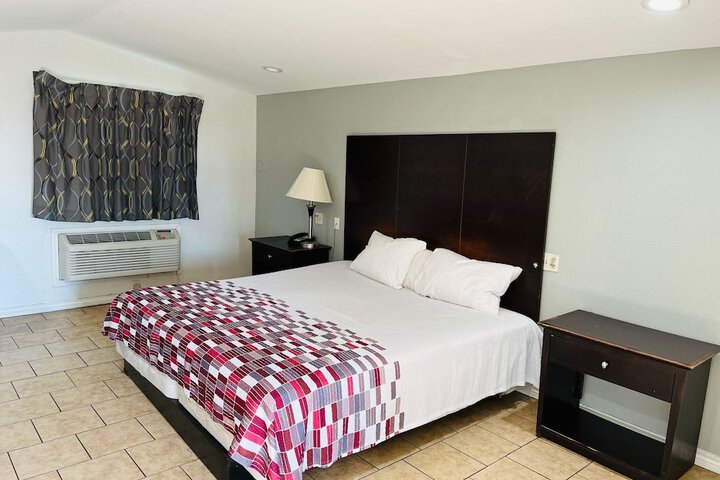 Image of SAFARI INN MOTEL