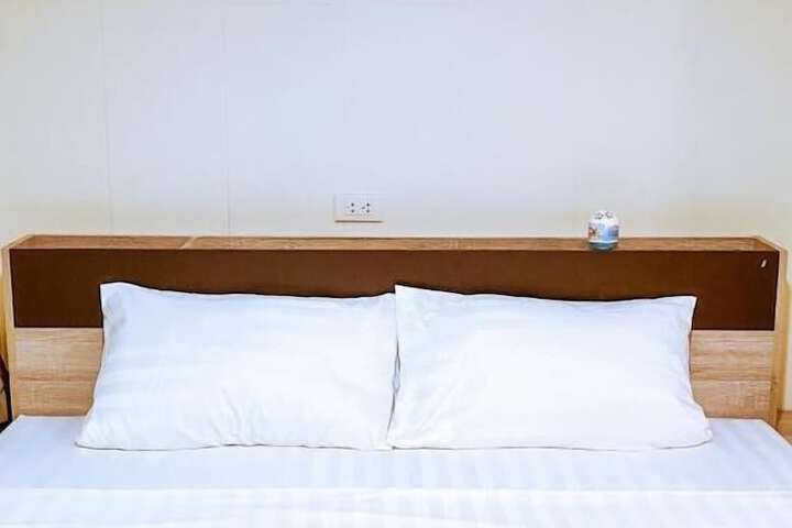 Room 11 of 37
