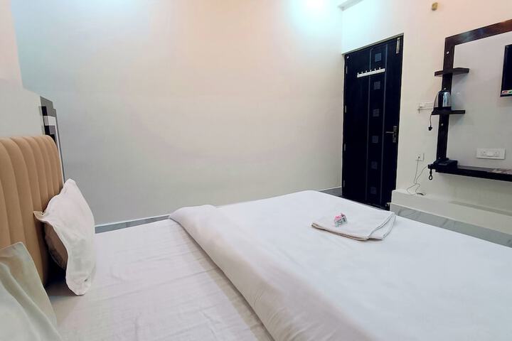 Room 12 of 24