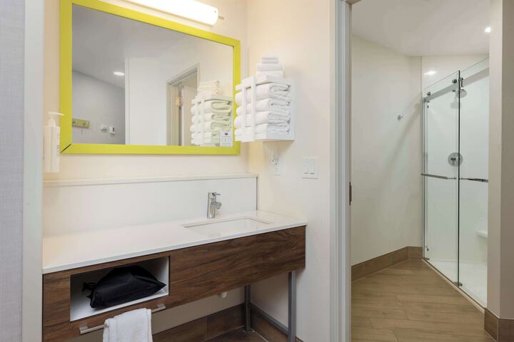 Room 165 of 261
