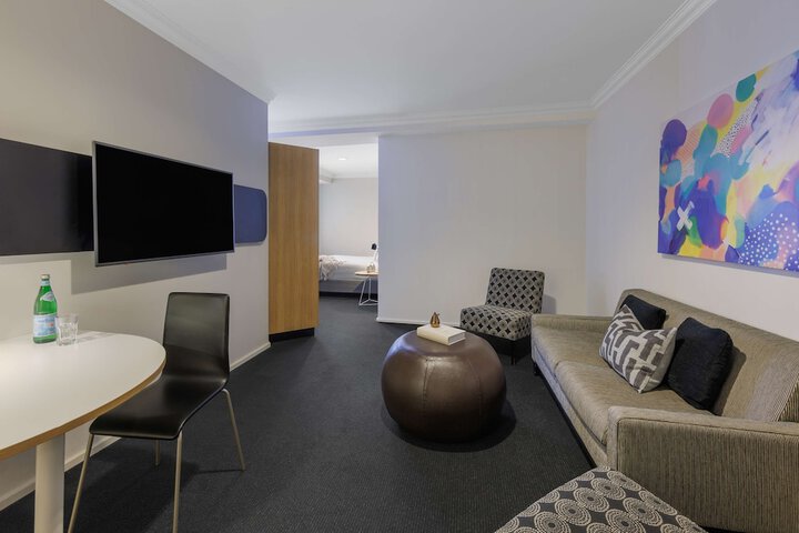 Room 8 of 37